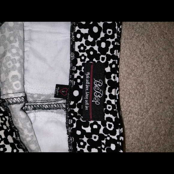 patterned shorts - Picture 2 of 3